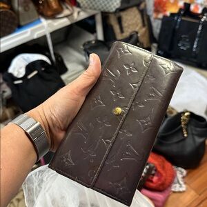 lv vernis wallet